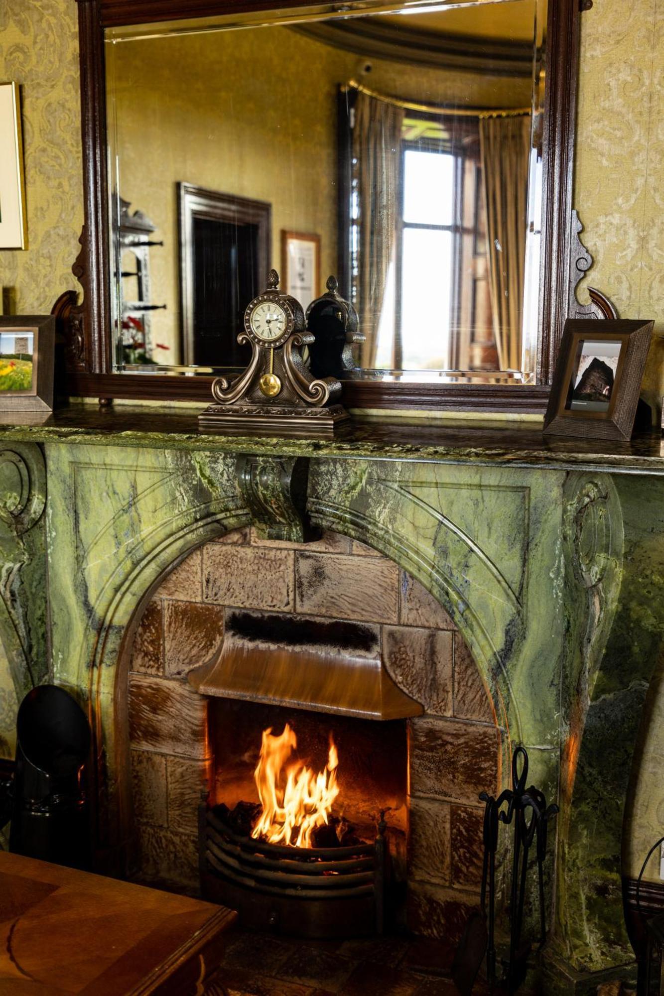 Ballinalacken Castle Country House Hotel Doolin Exteriör bild